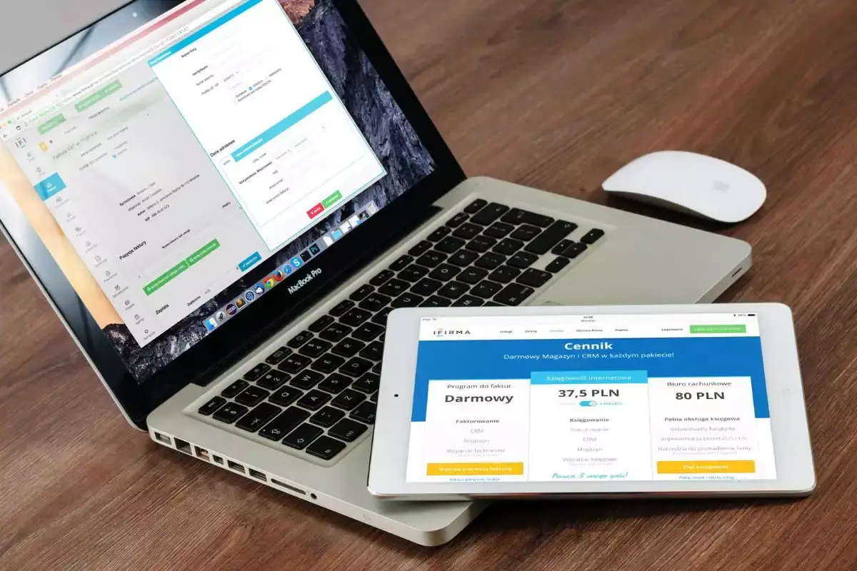 Perbedaan domain dan subdomain