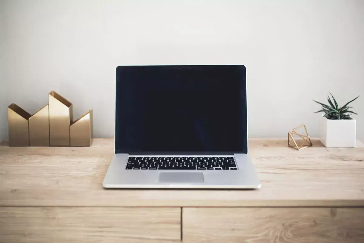 contoh alt text gambar laptop