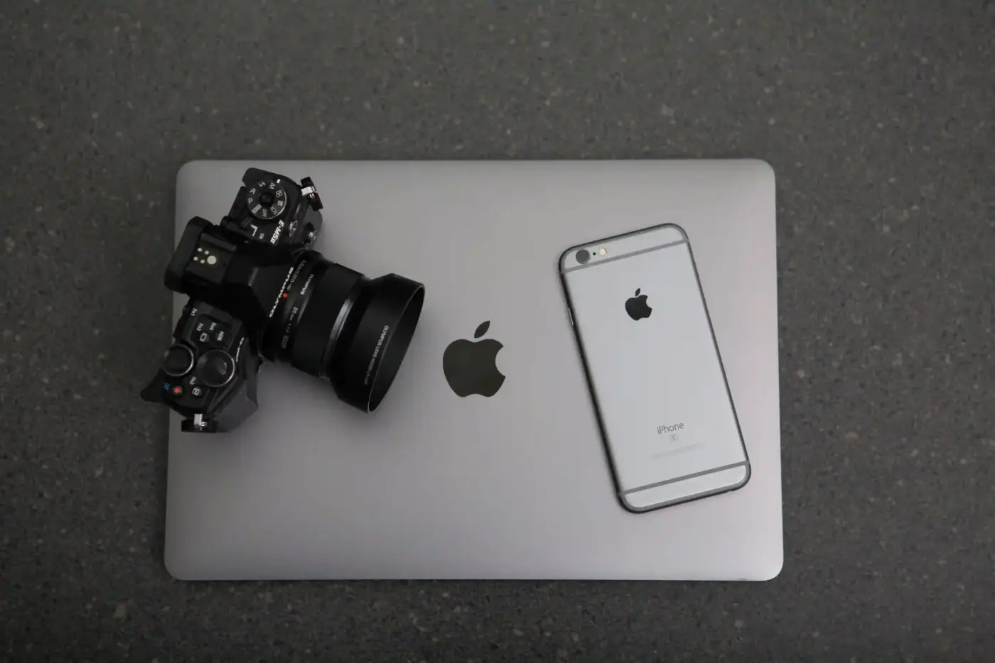 contoh produk dari brand Apple