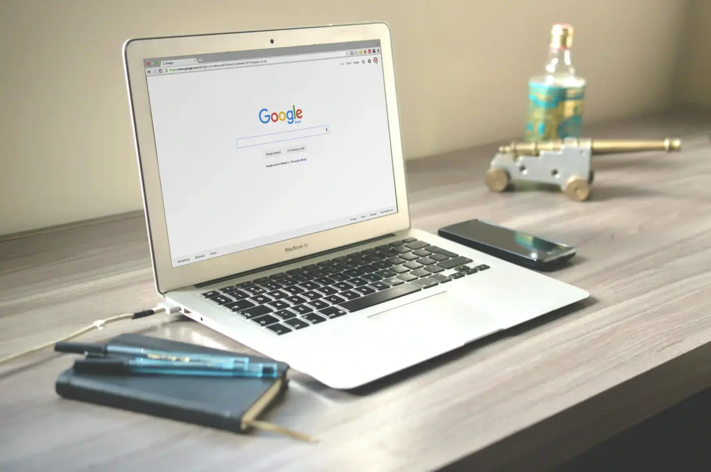 Tampilan Google Search pada sebuah laptop