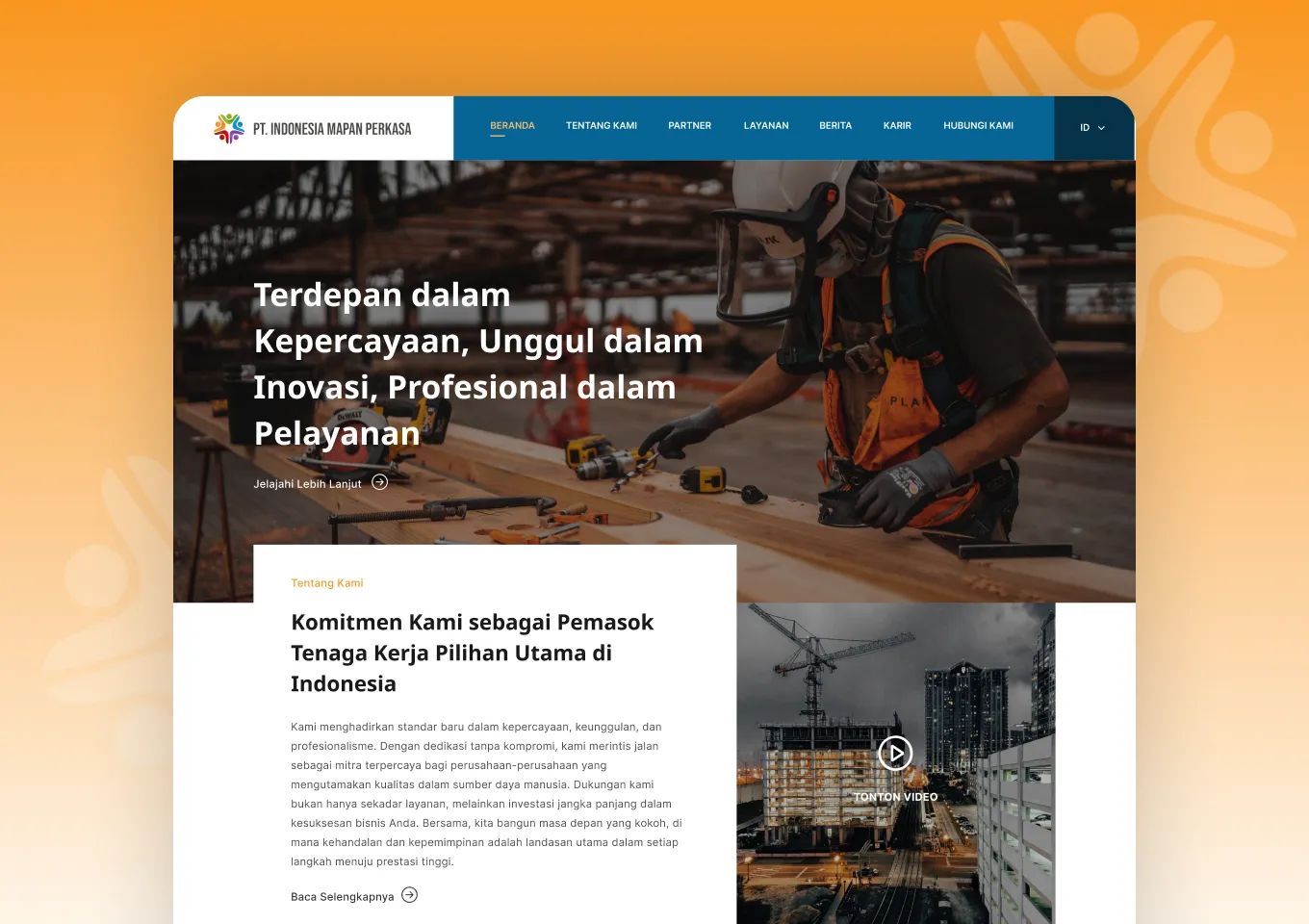 Beranda situs PT Indonesia Mapan Perkasa dengan hero pekerja konstruksi dan bagian komitmen perusahaan